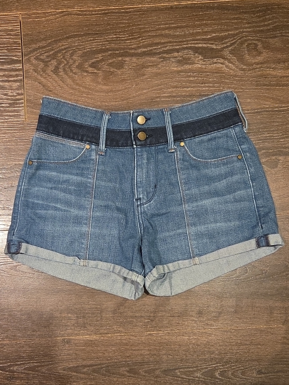 ❤️ ABERCROMBIE & FITCH TWO-TONE HIGH RISE DENIM JEAN SHORTS, 2 (26)